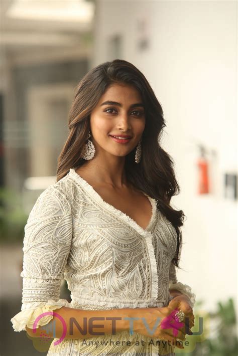 pooja hegde beautiful photos